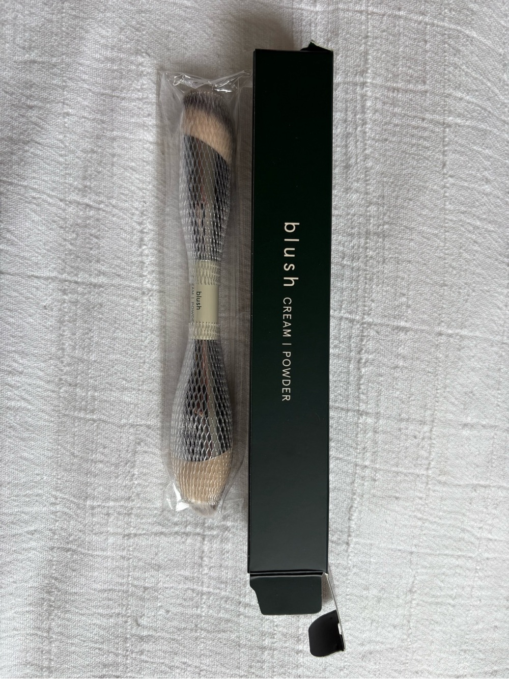 Ciele | Powder Double-Ended Brush - Black and Natural - Picture 6 of 7